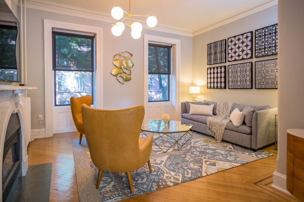 Deedee’s Brownstone Van Vorst Park in Jersey City, United States