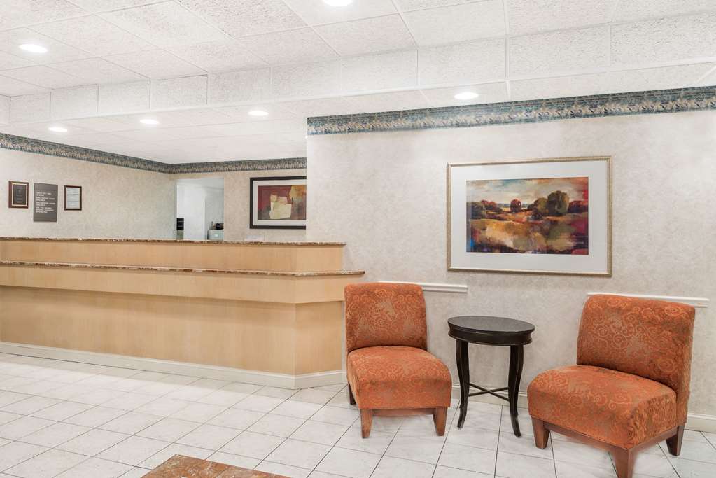 Howard Johnson by Wyndham Amherst Hadley - photo 3