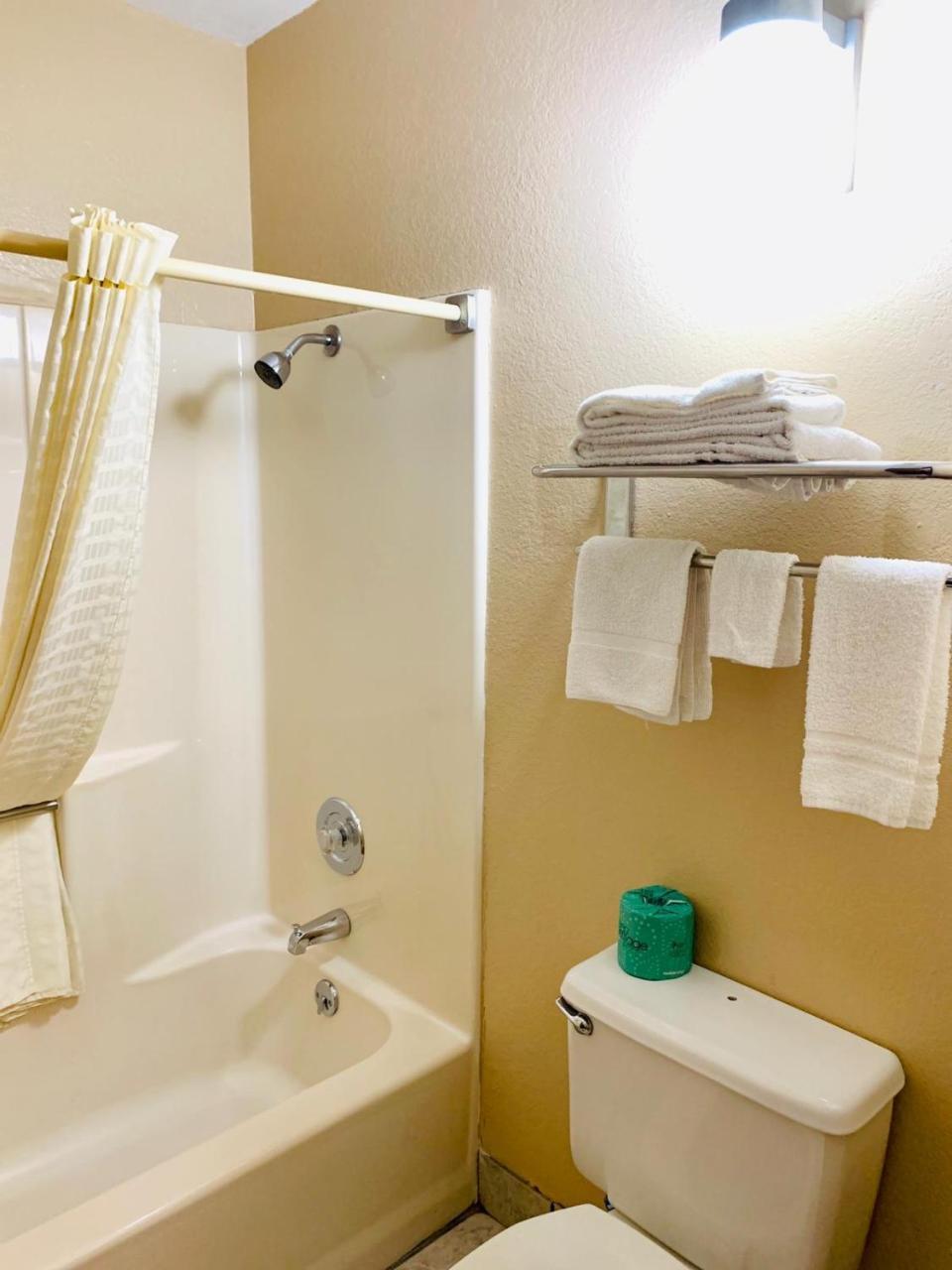 Owensville Motor Inn - photo 5