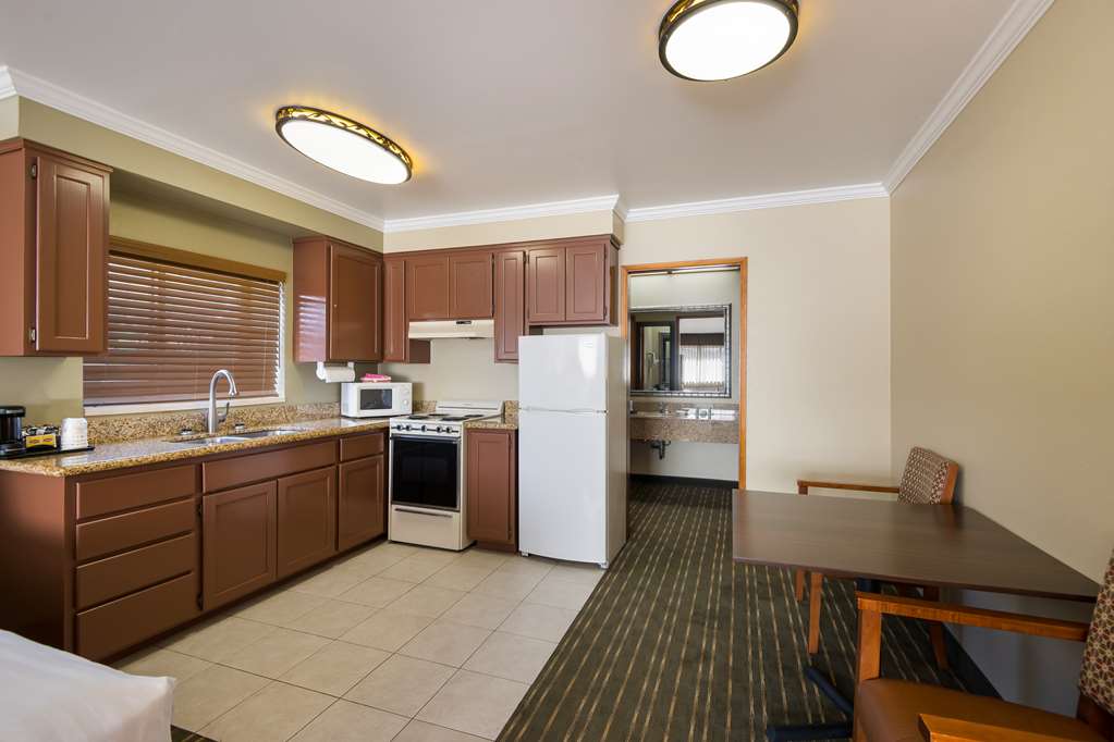 Best Western Holiday Hotel - photo 9