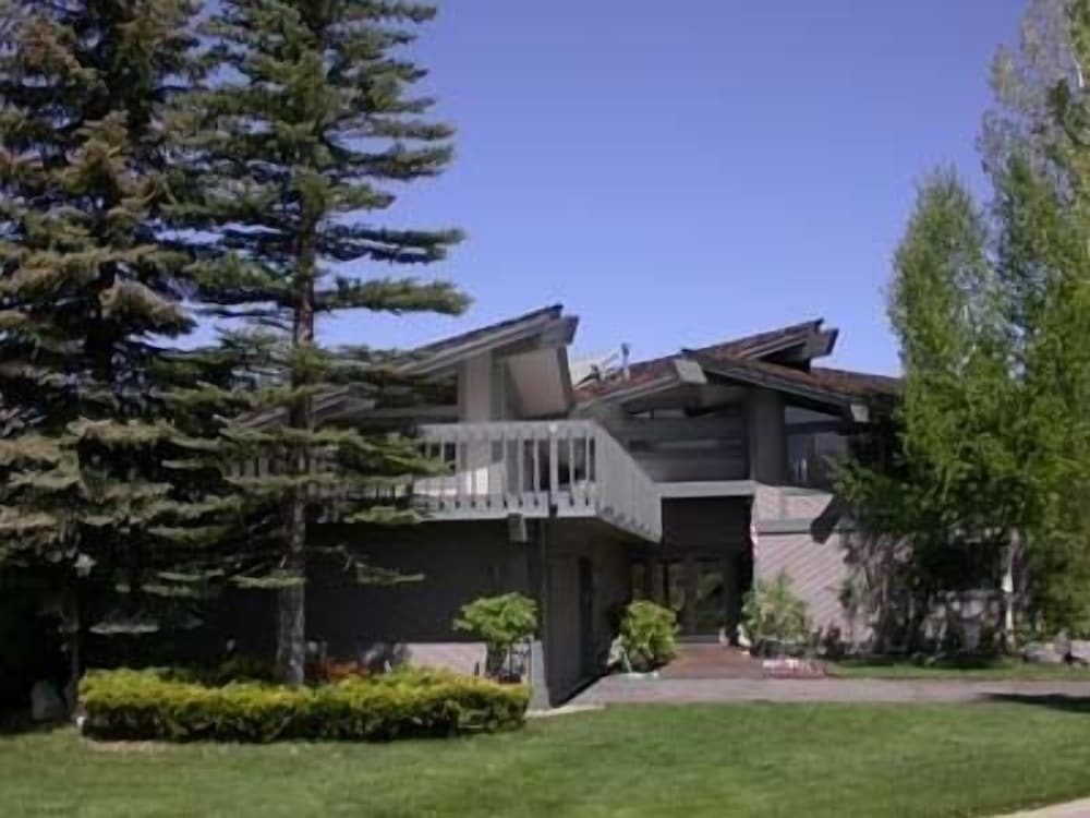 384 Beach Drive By Redawning — South Lake Tahoe
