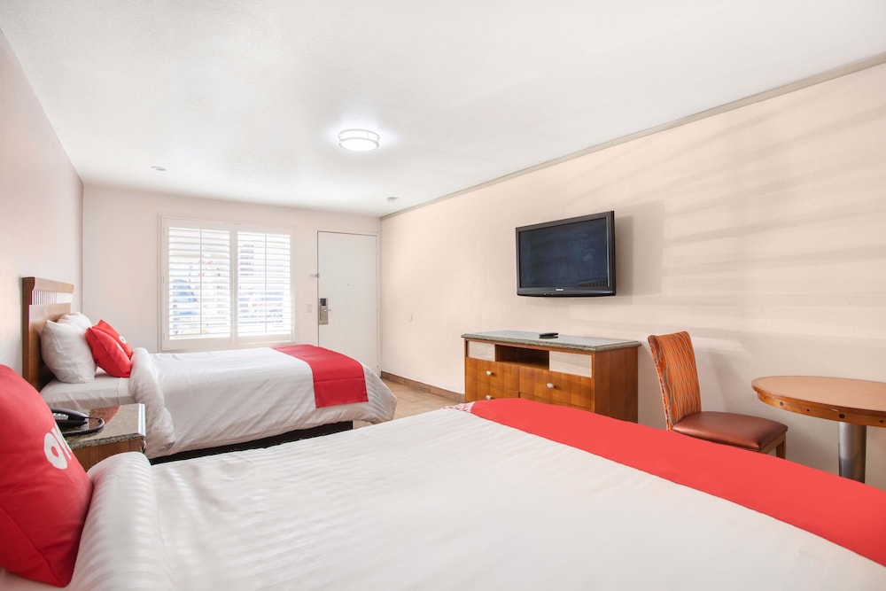 OYO Hotel Palmdale Antelope Valley - photo 15