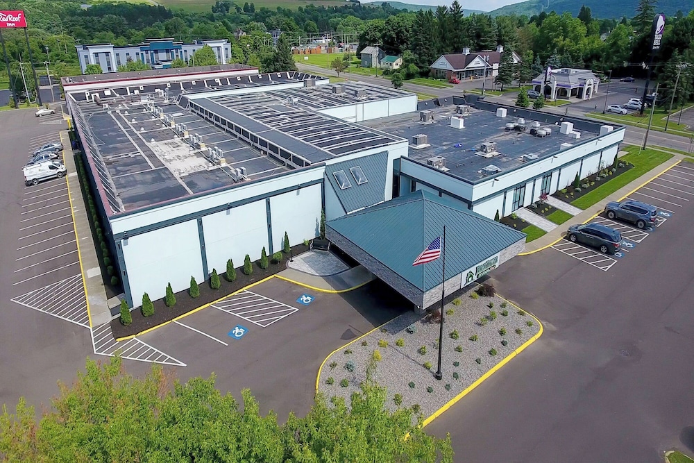 HomeTowne Studios by Red Roof & Conference Center Cortland - photo 49