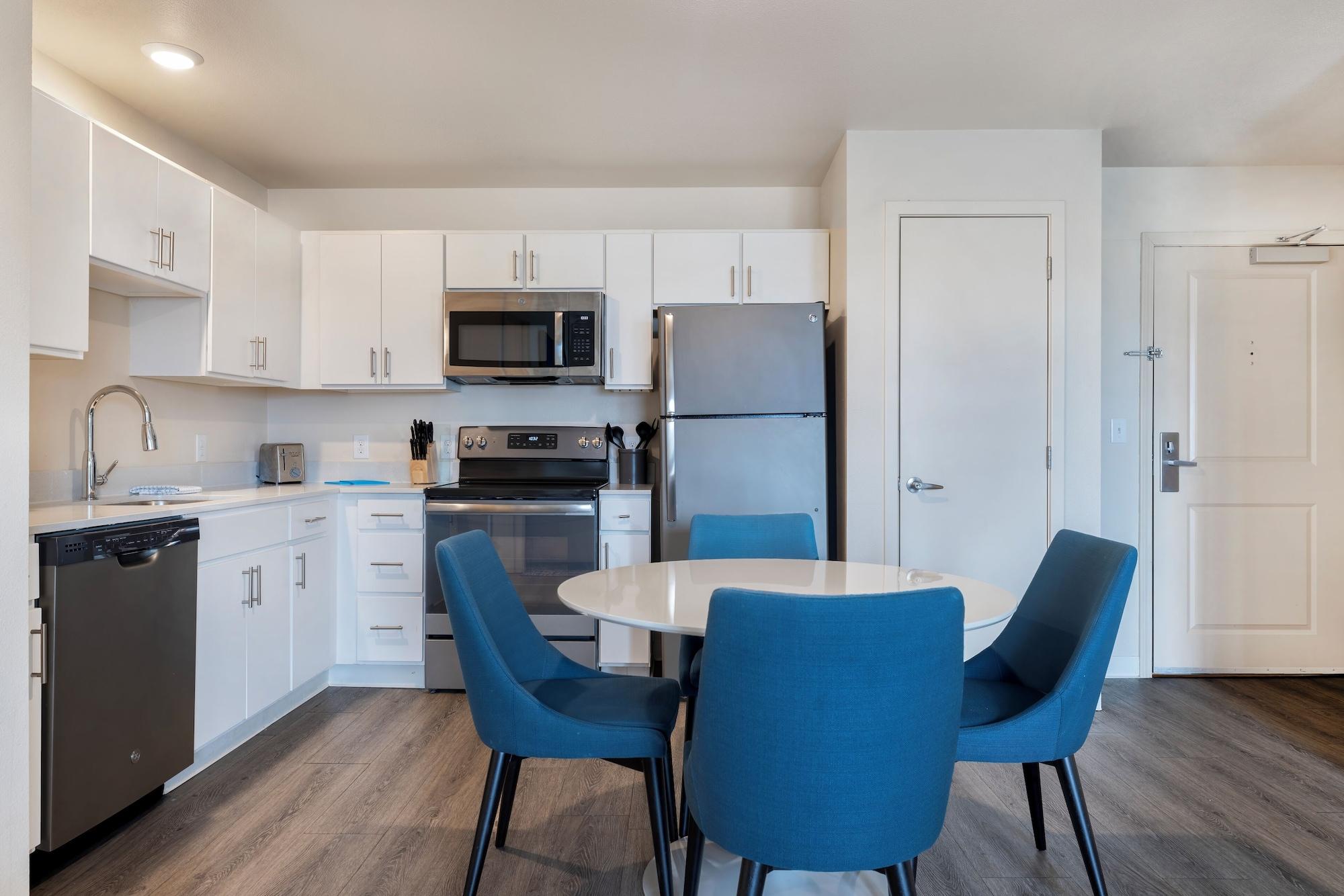 Soka Suites Dallas Las Colinas - photo 17