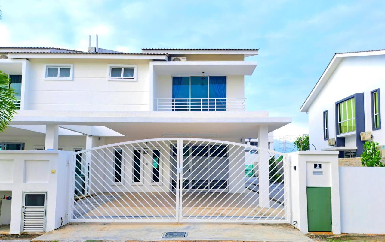 Orchid Hill Homestay 6 — 4-Star Luxury Hotel in Port Dickson, Malaysia