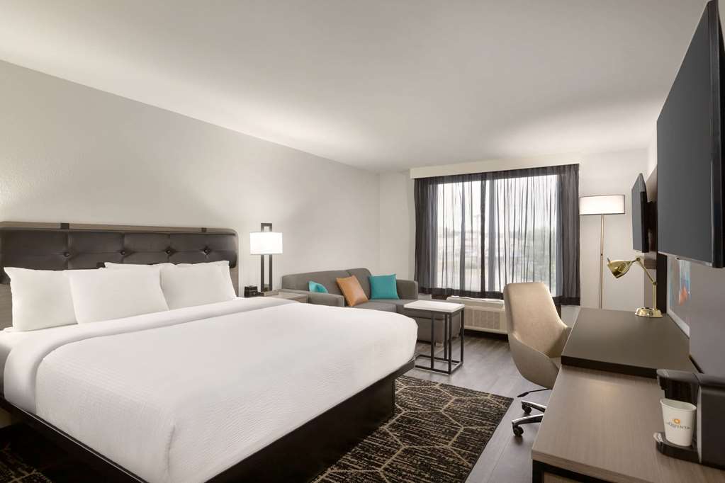 La Quinta Inn & Suites by Wyndham Dothan - photo 28