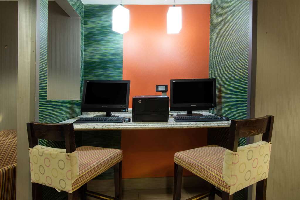 La Quinta Inn & Suites by Wyndham Erie - photo 60