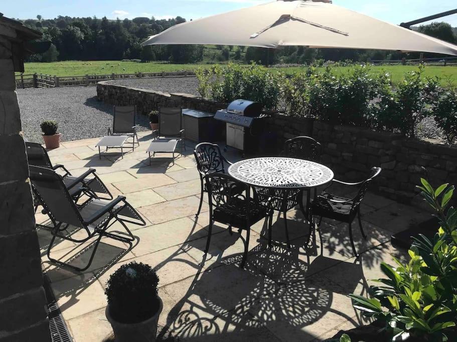 Stylish 2 Bed Near Alton Towers Polar Bears Peak District in Leek, United Kingdom