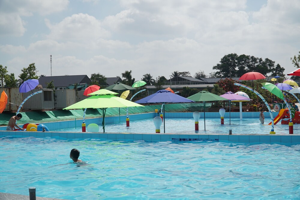 Khách sạn Vườn Cau & Khu vui chơi giải trí SaLa - carbon neutral hotel in Tay Ninh