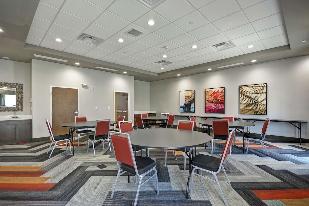 Hampton Inn Blue Ash Cincinnati - photo 51