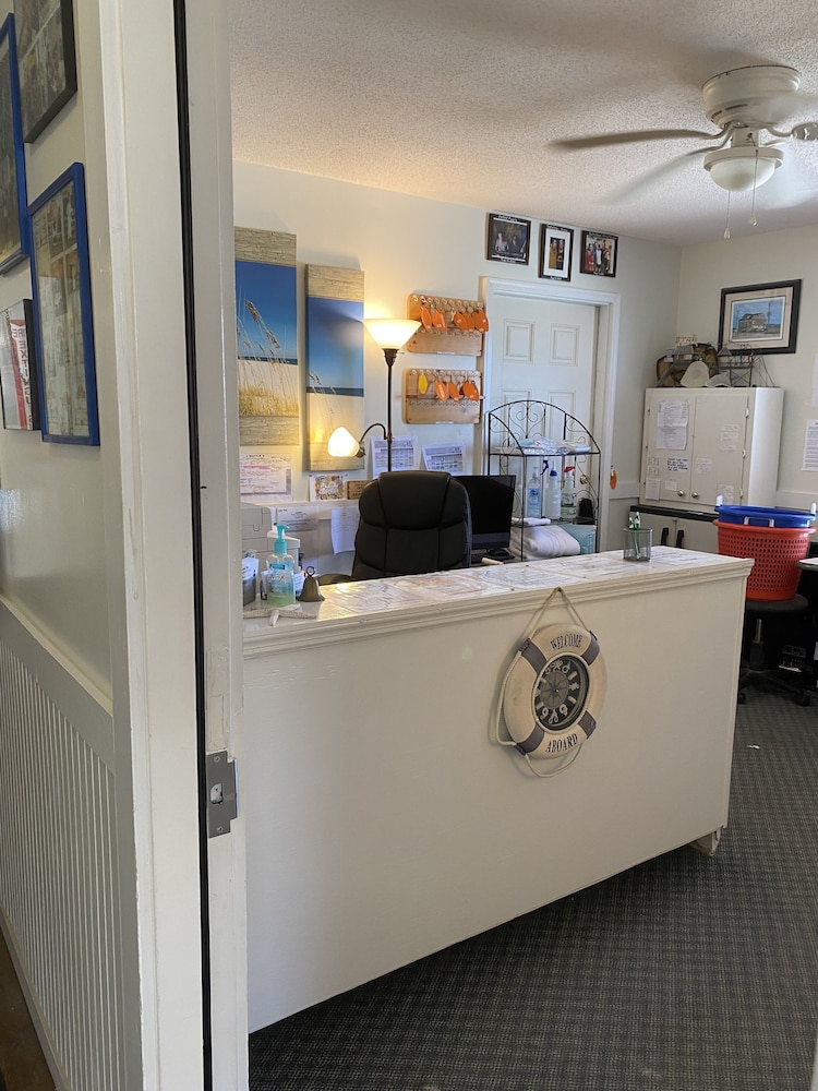 Seaview Pier and Motel in Sneads Ferry, United States