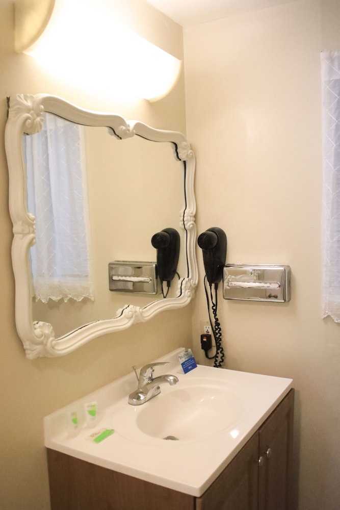 Carmel Resort Inn - photo 76