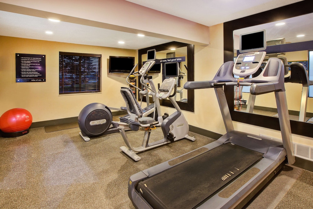 Hampton Inn Gaylord - photo 14