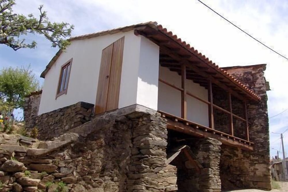 Casa Da Fonte De Travanca 4819172 — Vinhais