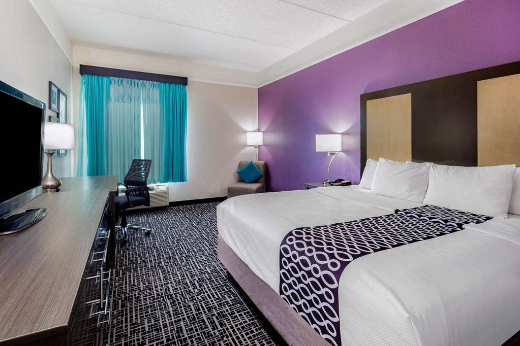 La Quinta Inn & Suites by Wyndham Mission at West McAllen - photo 19