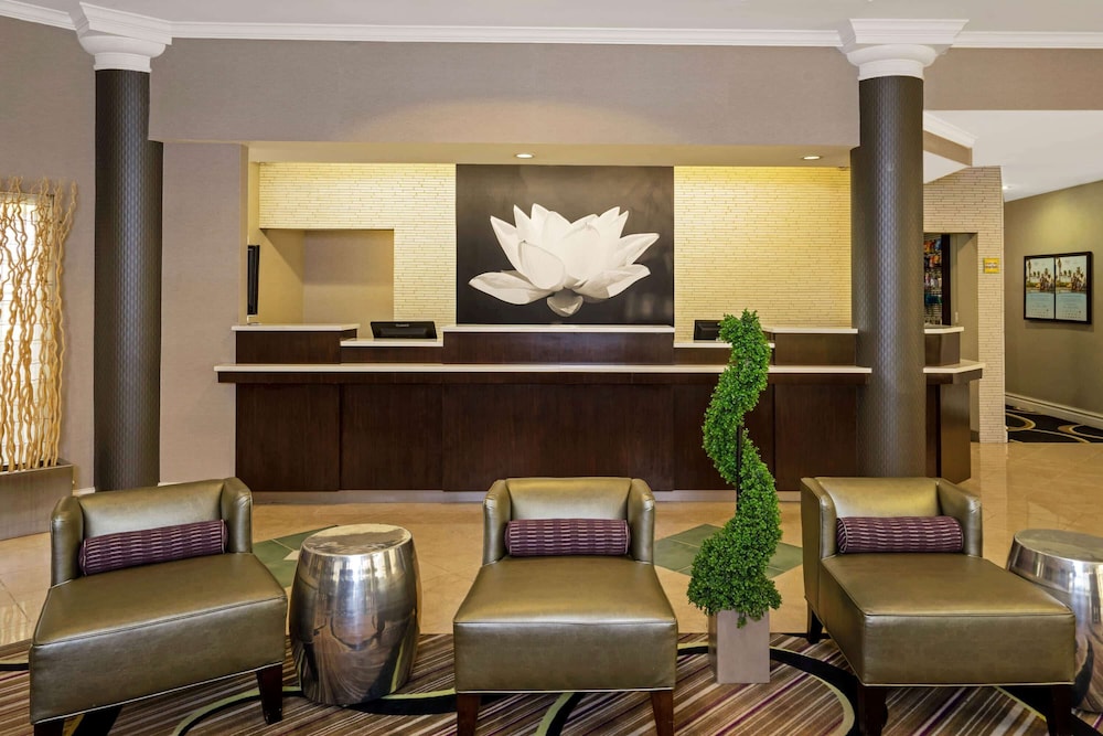 La Quinta Inn & Suites by Wyndham Houston West Park 10 - photo 4