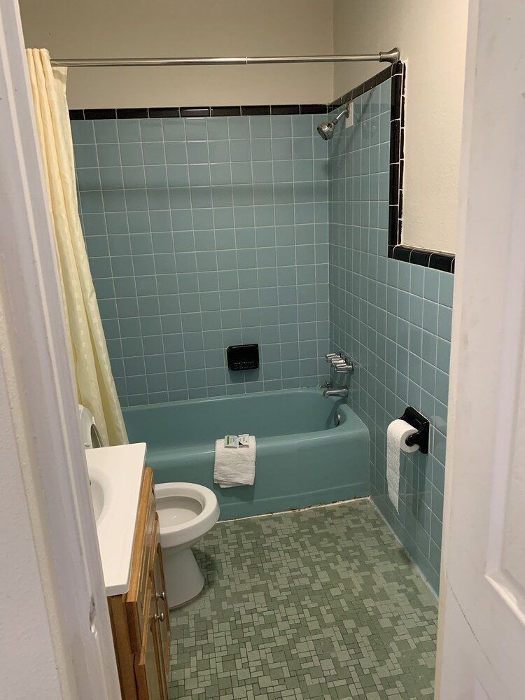 Bayfront Inn Biloxi - photo 23