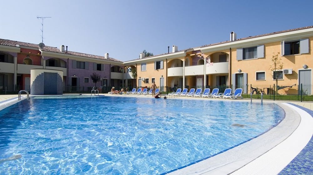 Bright Apartment With Private Garden — 4-Star Luxury Hotel in San Michele Al Tagliamento, Italy