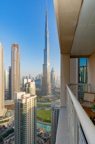 Downtown Apartments With Fountain And Burj Khalifa View — 5-Star Luxury Hotel in Dubai, United Arab Emirates