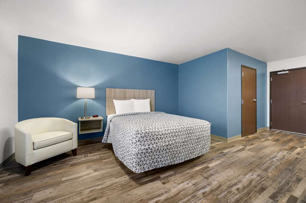 WoodSpring Suites Dearborn Detroit - photo 9