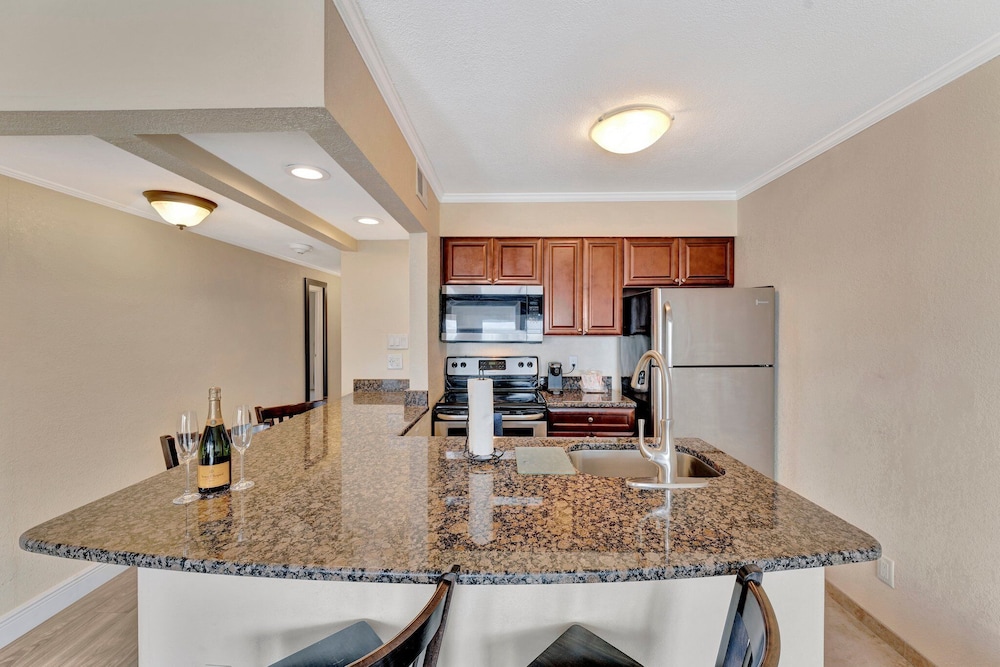 Seaside Luxury Oasis with balcony - photo 15