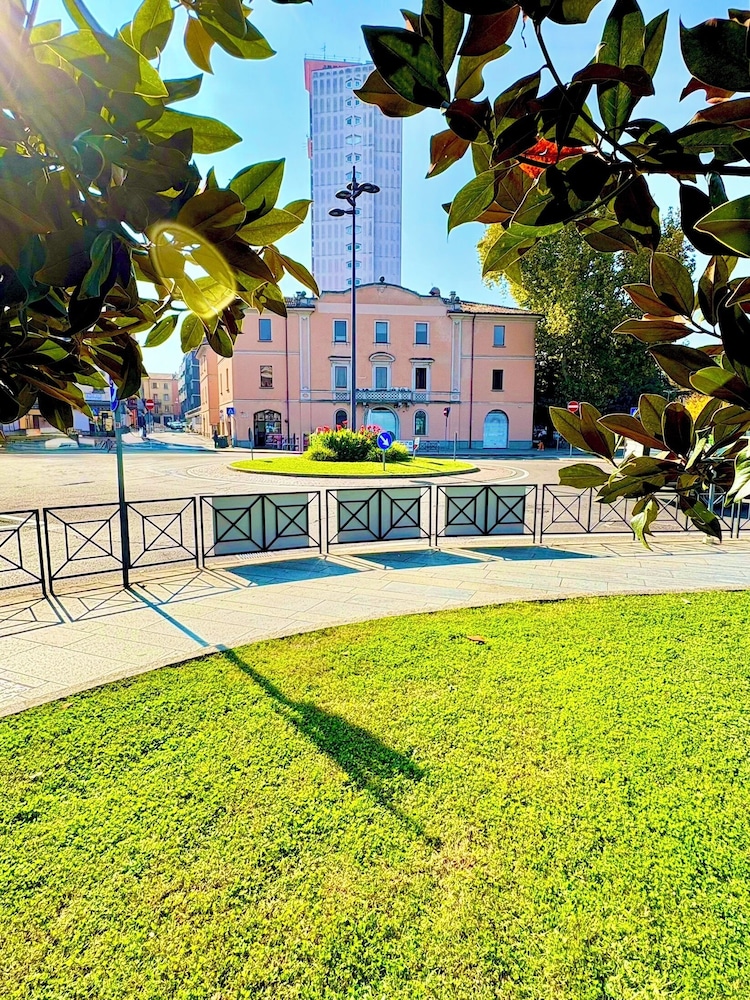 The Central Rock Inn camere con bagno privato self check in in Piacenza, Italy