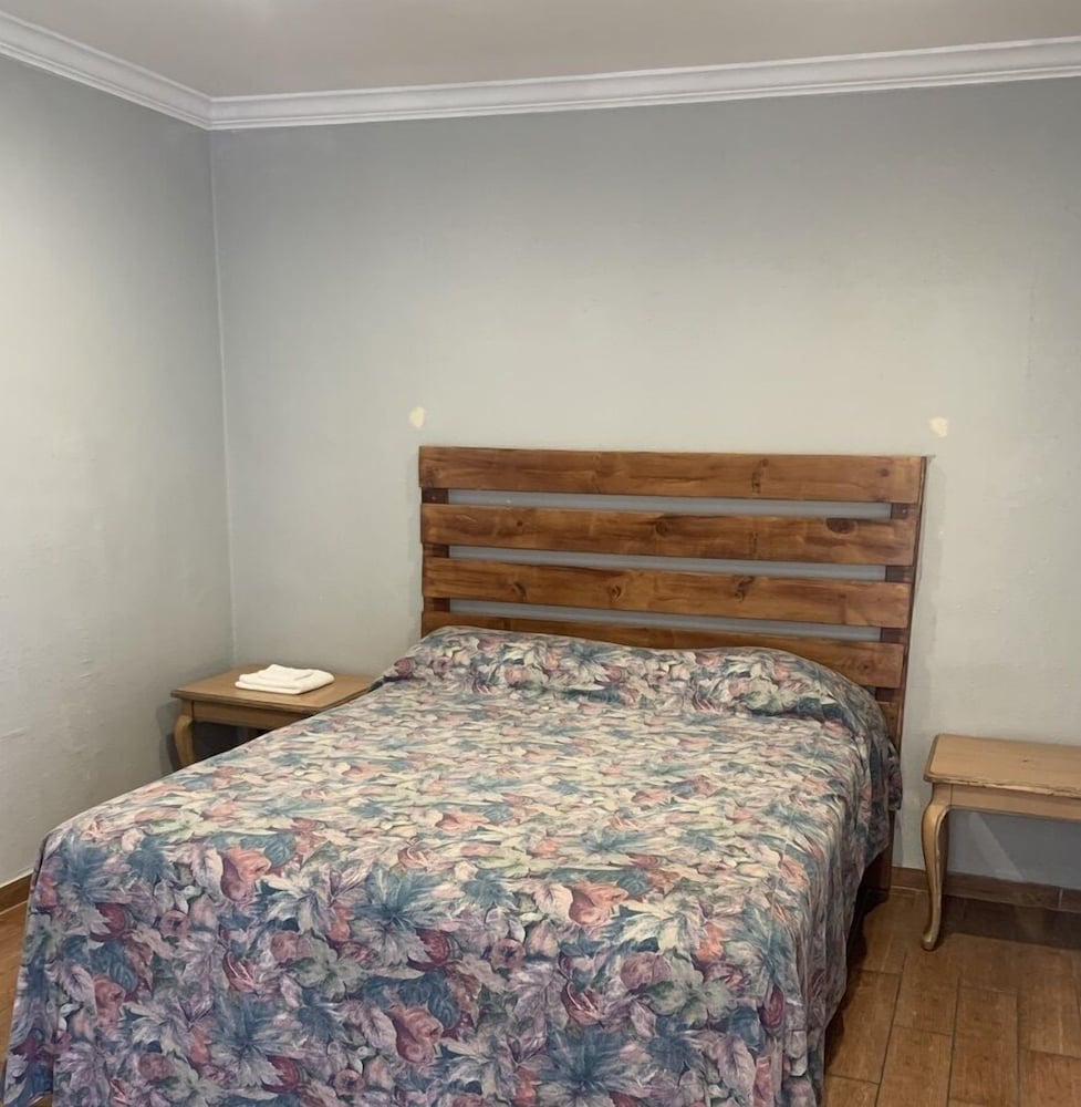 Carlton Motel - photo 2