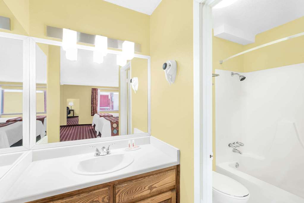 Super 8 by Wyndham Kerrville TX - photo 11