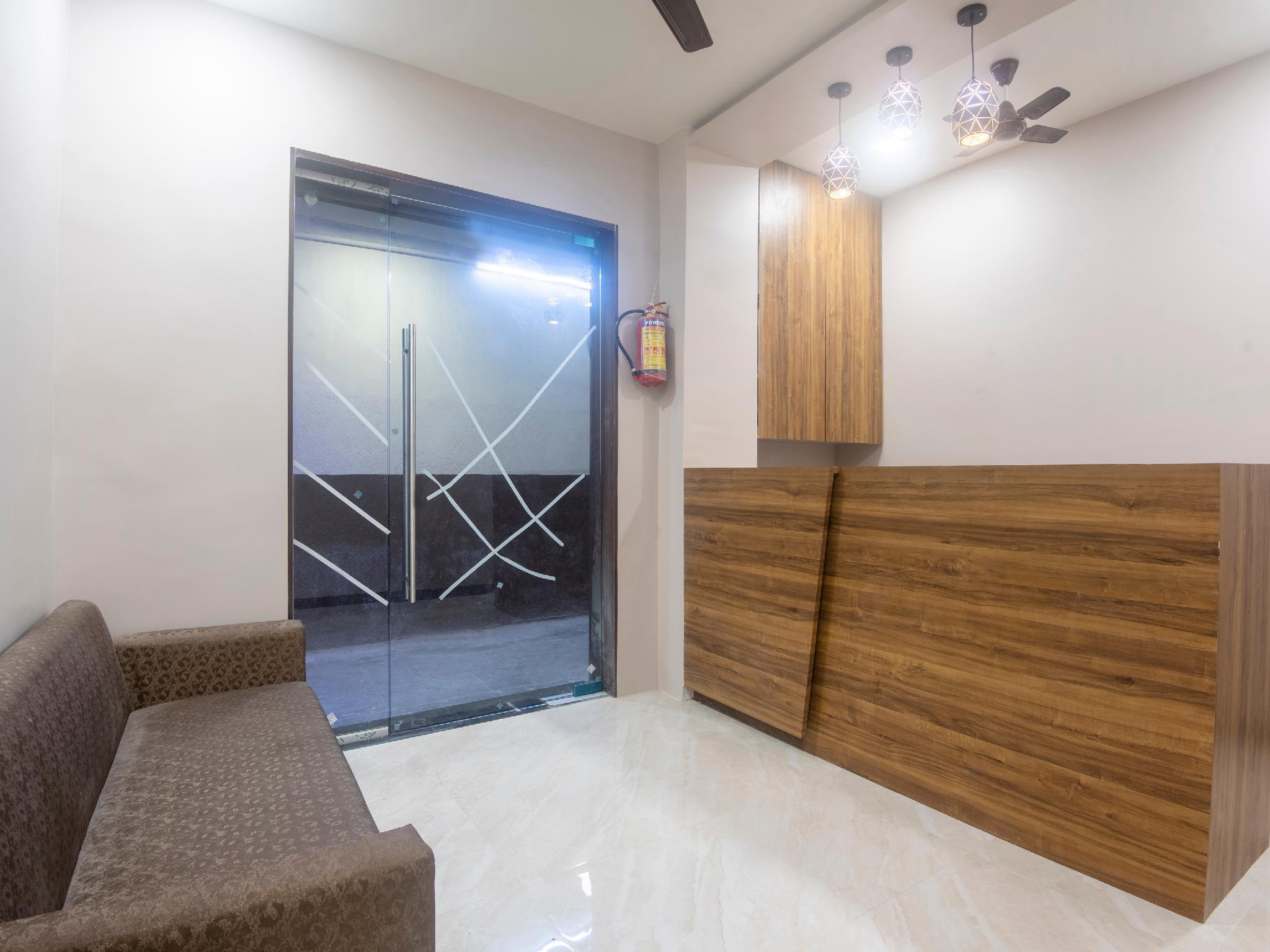 OYO 30693 Hotel Blue Executive
