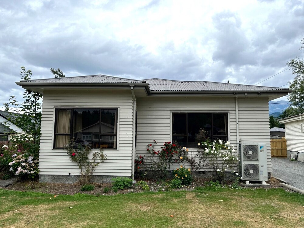 42 Scarborough Tce in Unknown City, New Zealand