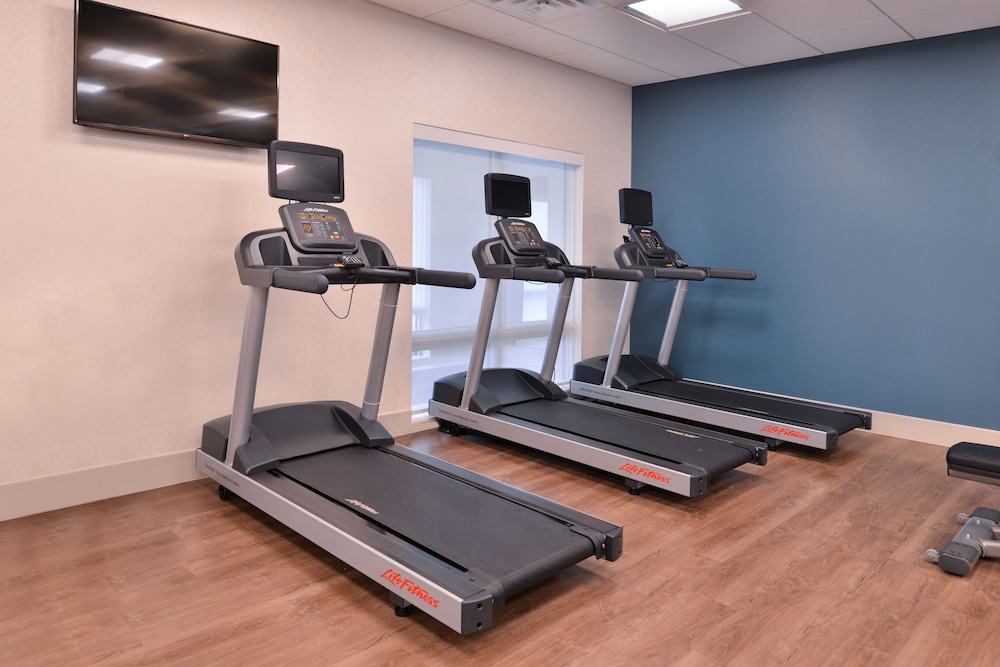 Holiday Inn Express & Suites Marshalltown by IHG - photo 37
