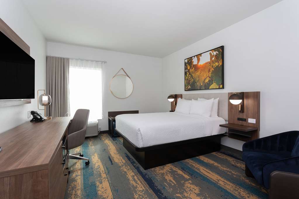 La Quinta Inn & Suites by Wyndham Galt Lodi North - photo 39