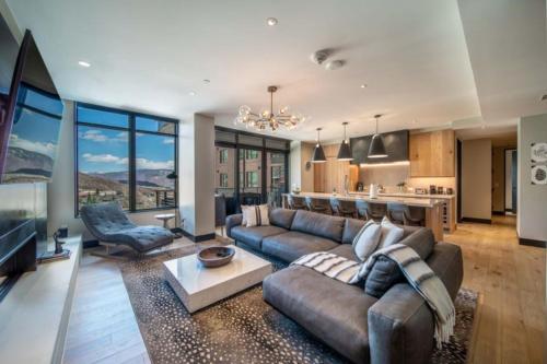 One Snowmass East 303 by Snowmass Mountain Lodging — 4-Star Luxury Hotel in Snowmass Village, United States