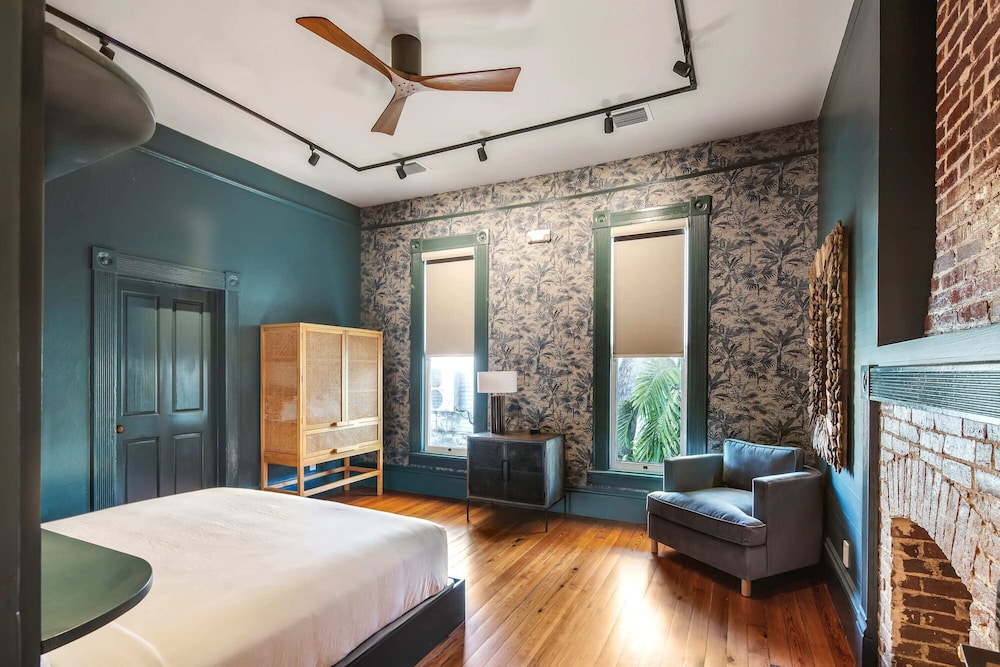 The Grand Maloney Hotel - photo 16