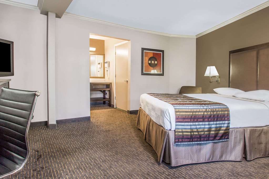 Super 8 by Wyndham Mountain View - photo 4