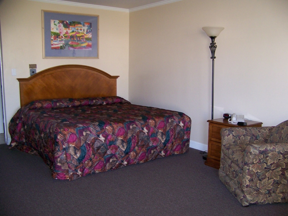 Emerald Sands Inn - photo 11