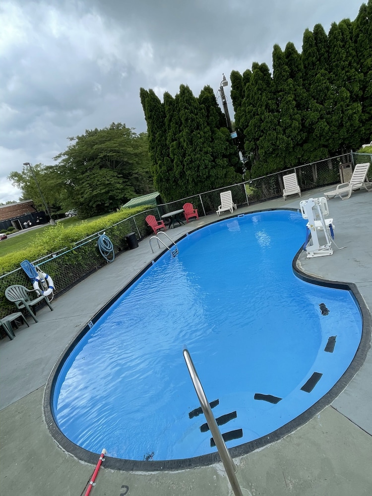 Scottish Inn Manchester in Manchester, United States