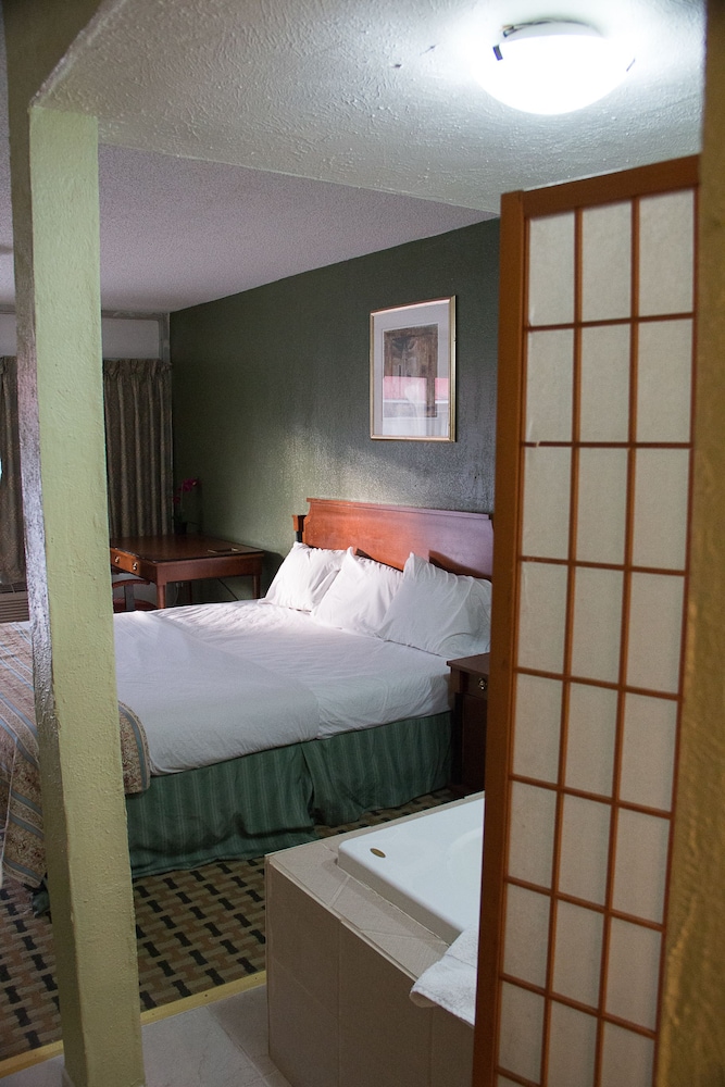 Cocomo Inn and Suites - photo 7