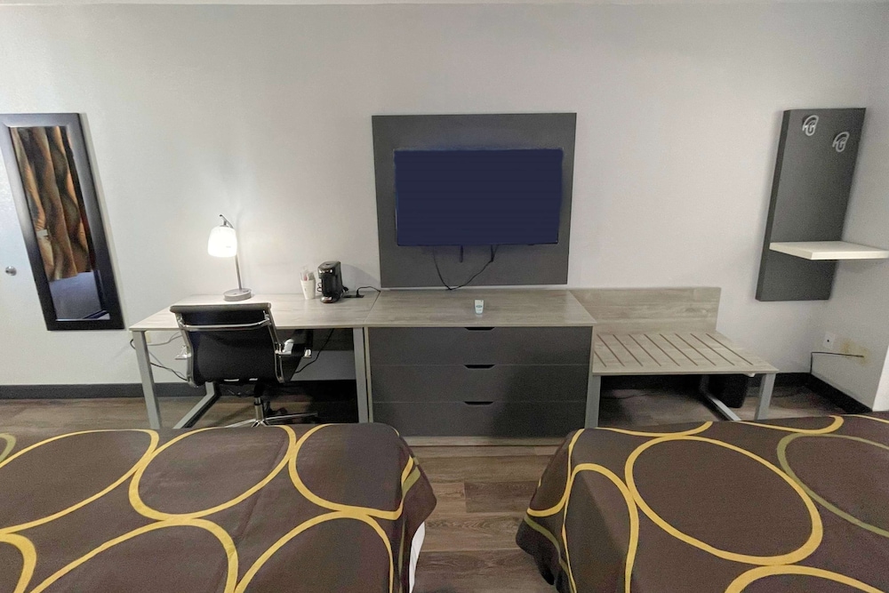 Super 8 by Wyndham Pigeon Forge Downtown - photo 8