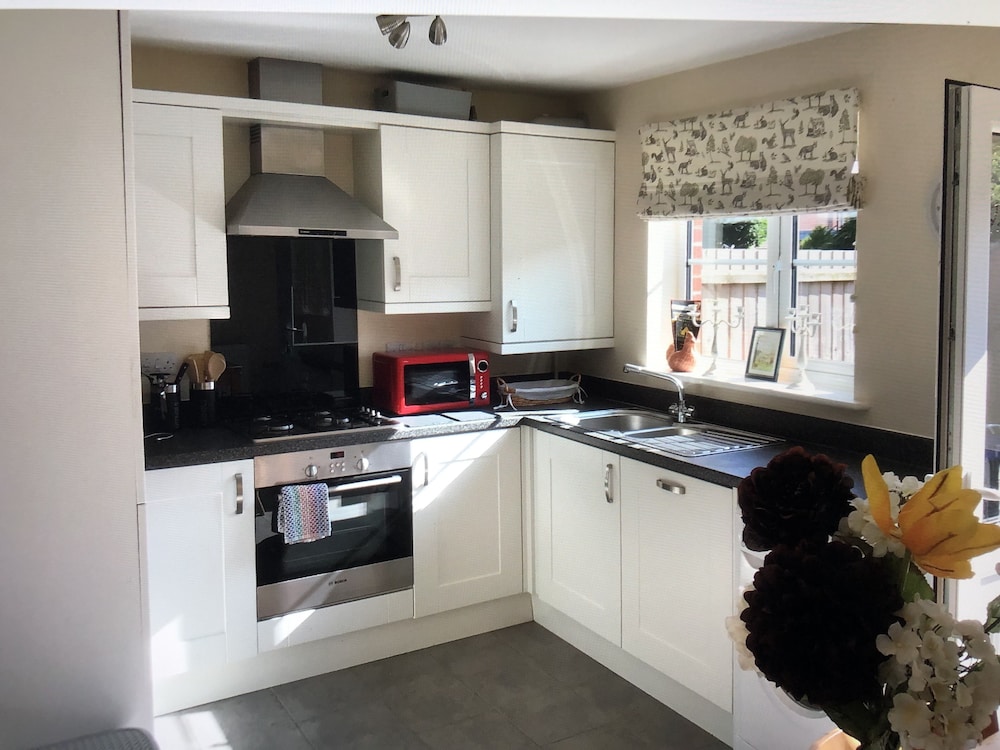 Lazy Nest Sleeps 4 Parking Garden & Hammocks in Oakham, United Kingdom