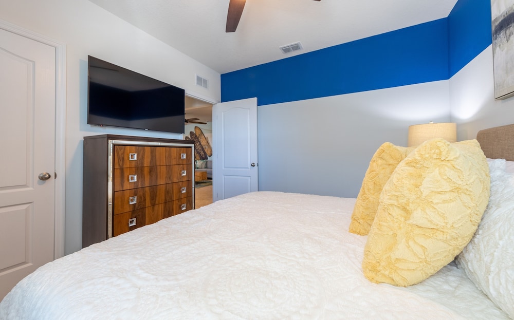 7587oml Solterra Resort 7 Bedroom Home by RedAwning - photo 9