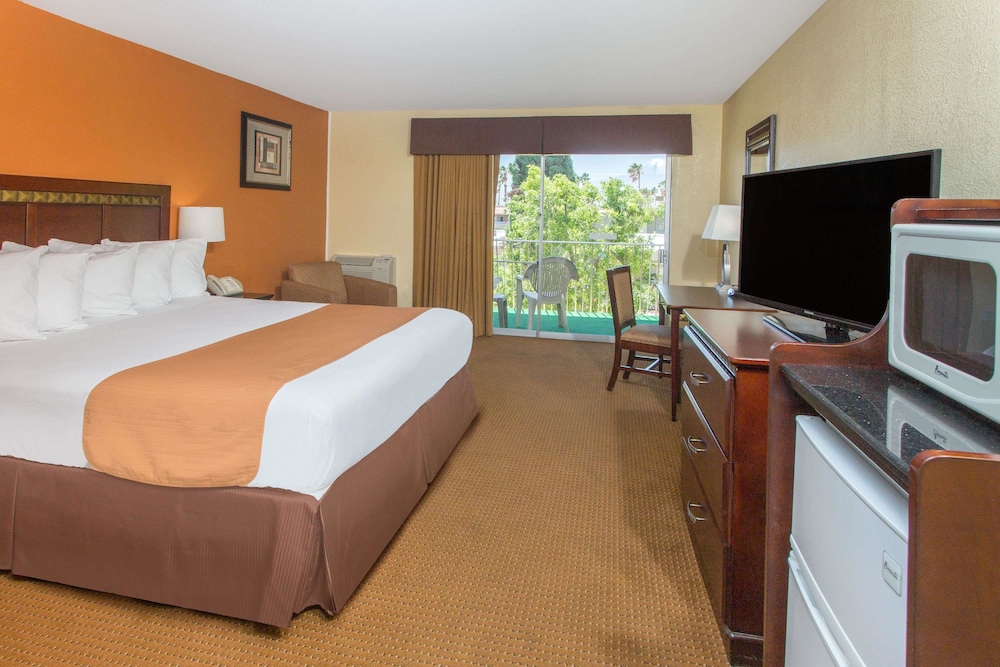 Days Inn by Wyndham Palm Springs - photo 6