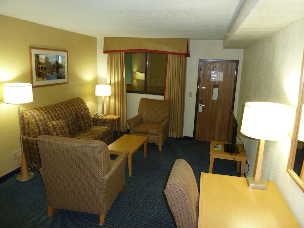 Katahdin Inn & Suites - photo 21