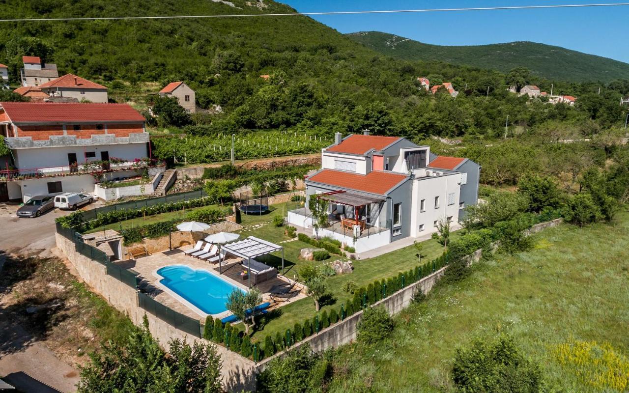 Luxury Villa Nadalina Dicmo — 5-Star Luxury Hotel in Dugopolje, Croatia