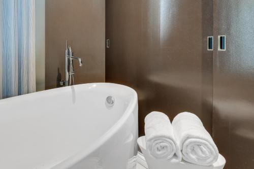 Vegas Palms HIGH 52nd fl. 1BDR corner penthouse 1220sqft