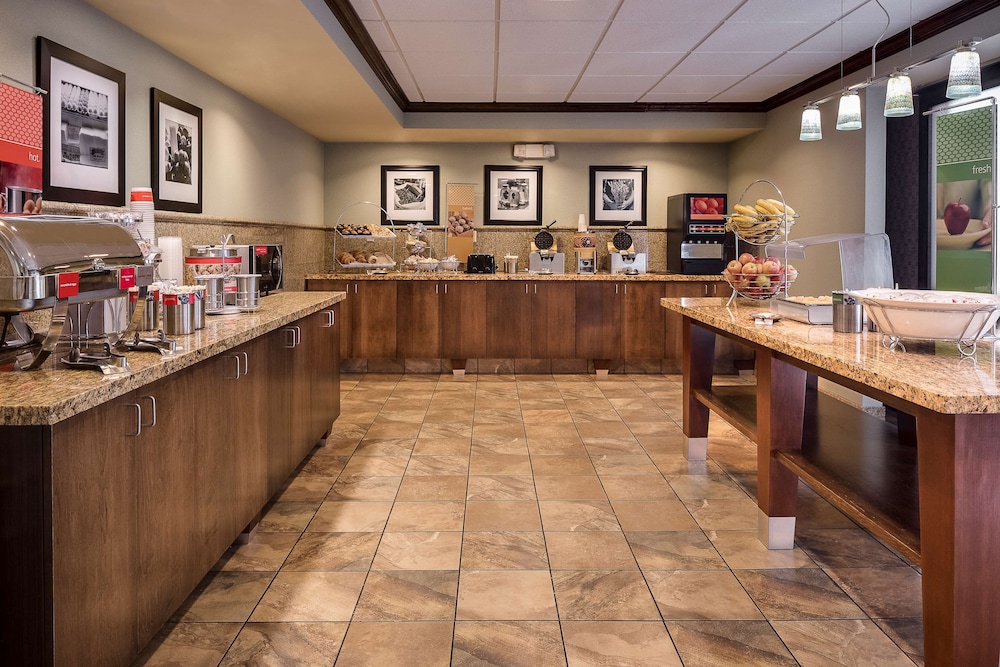 Hampton Inn & Suites Lincoln Northeast I 80 - photo 29