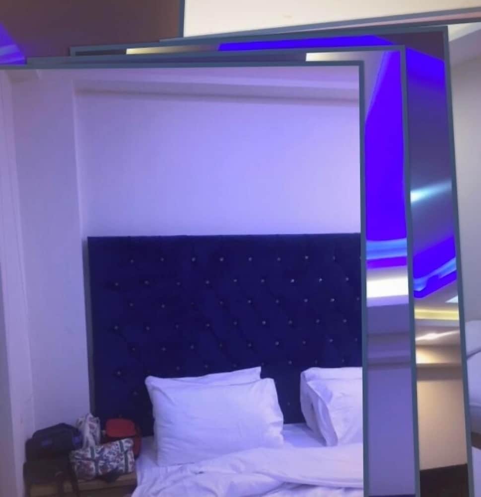 Hotel Emerald Crown in Unknown City, Pakistan