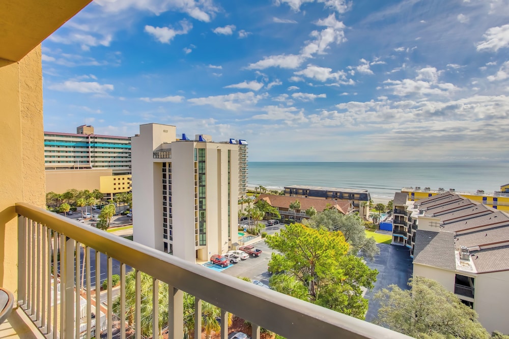 Breezy Myrtle Beach Condo with Balcony and Views — 4-Star Luxury Hotel in Myrtle Beach, United States