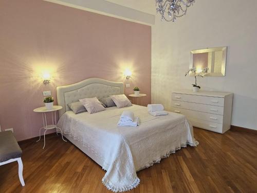Queen Chic Apartment 2 — 4-Star Luxury Hotel in La Spezia, Italy