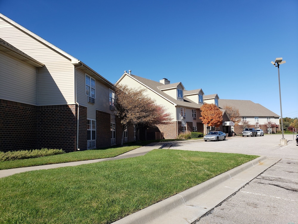 Candlewood Suites Wichita Northwest - photo 49